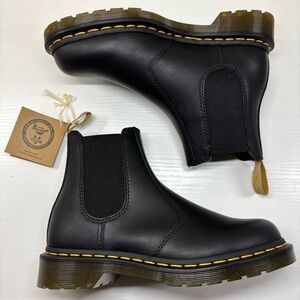 New Dr. Martens 2976 Chelsea Vegan Black Felix Rub Off US Size 6 EU size 38